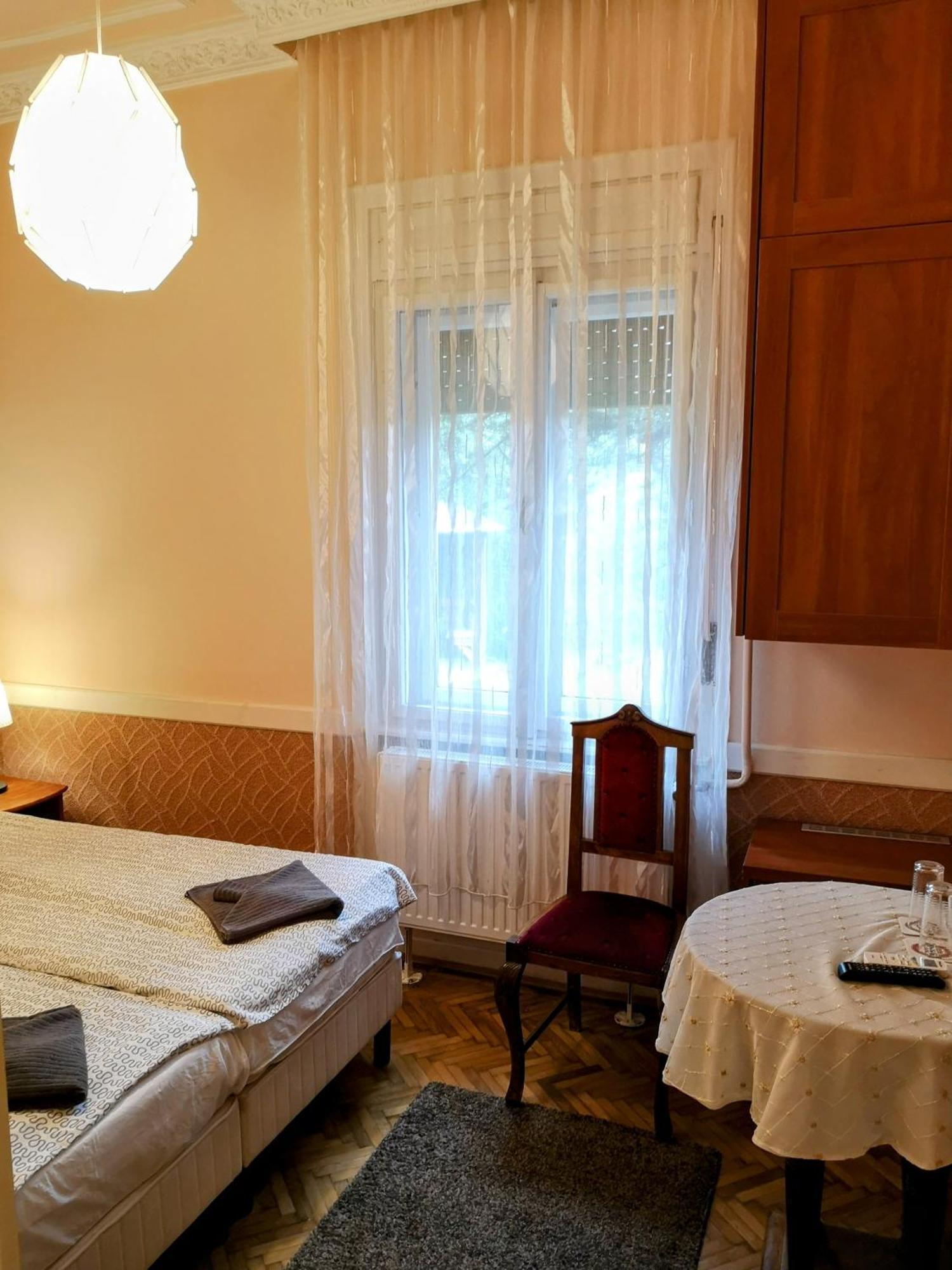 Hotel Kikelet Panzio Dunakeszi Zimmer foto