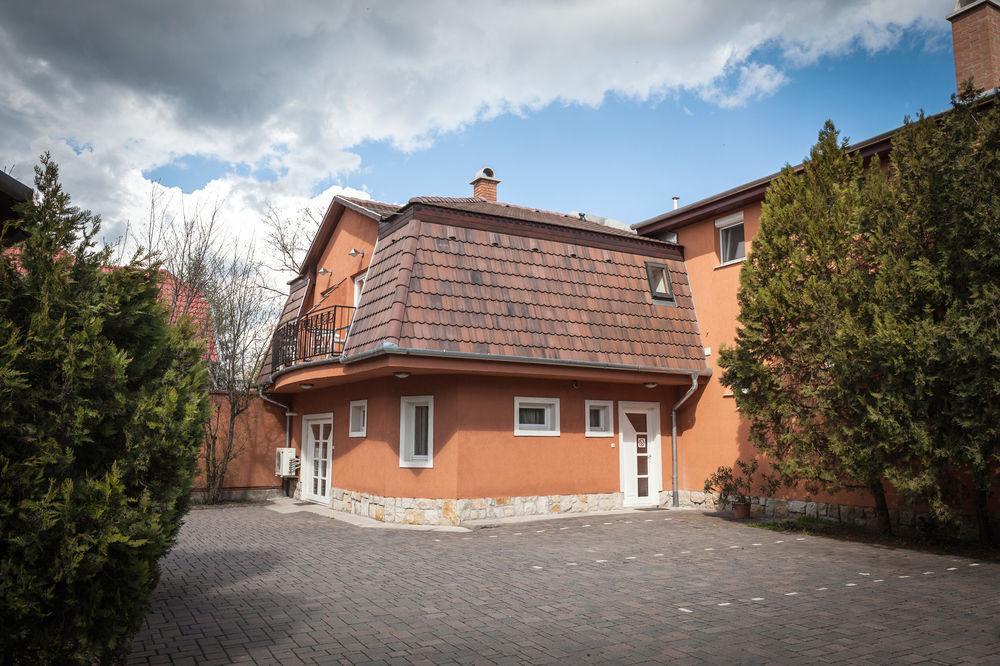Hotel Kikelet Panzio Dunakeszi Exterior foto